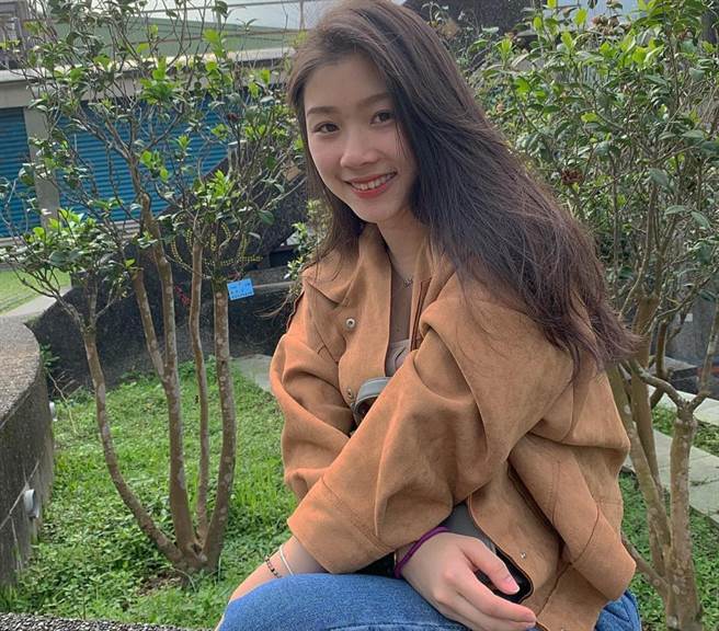 能仁家商表演藝術科二年級學生王靖琳從國小開始學習國標舞,參加過國內外各項賽事,獲獎無數,去年取得國標舞國手資格。(葉書宏翻攝) 能仁家商表演藝術科二年級學生王靖琳從國小開始學習國標舞,參加過國內外各項賽事,獲獎無數,去年取得國標舞國手資格。(葉書宏翻攝)