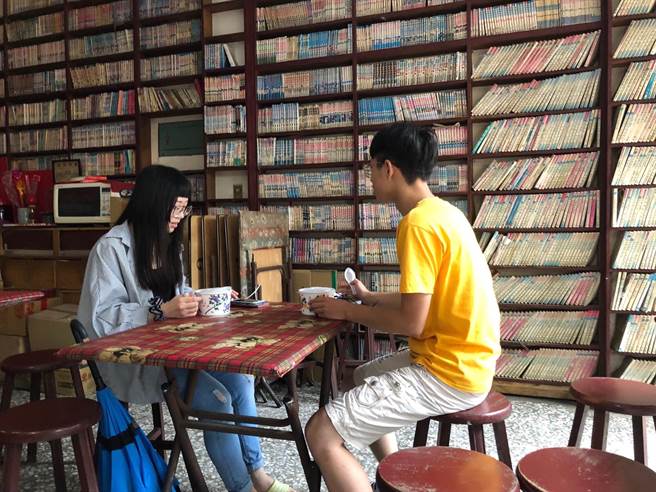 走過近半世紀的聖利冰店,出賣的是沈澱記憶和光陰的故事。(李金生攝) 走過近半世紀的聖利冰店,出賣的是沈澱記憶和光陰的故事。(李金生攝)