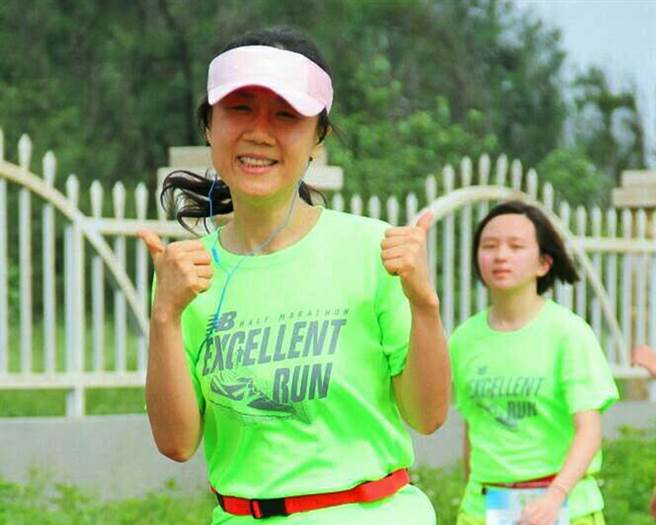 楊富玲指出,人生像路跑,只要勇往直前必能順利抵達終點!(陳世宗攝) image