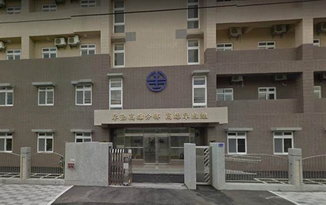 台鐵蔡姓列車長前年6月涉在班表上寫「幹」字,一、二審均判賠周姓同事5000元定讞。圖為位在屏東潮州的台鐵高雄車班組。(翻攝Google map) image