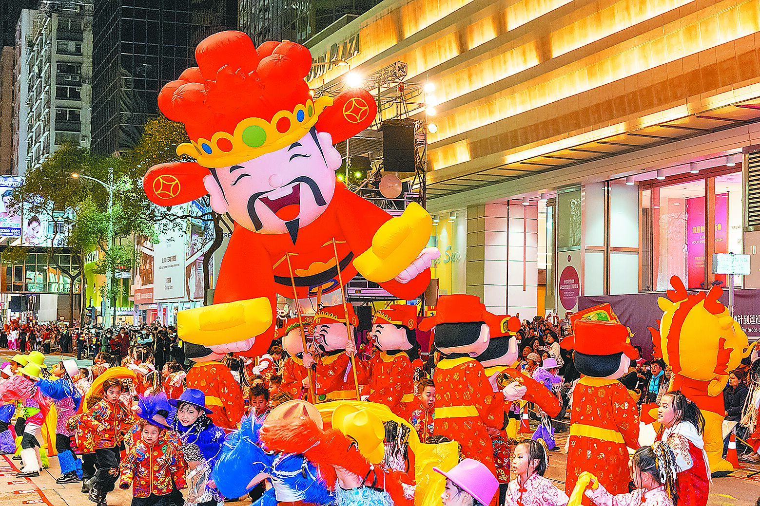 農曆春節期間,每天約有200個陸客團赴香港旅遊,恢復至新冠疫情前的2/3。(新華社) image