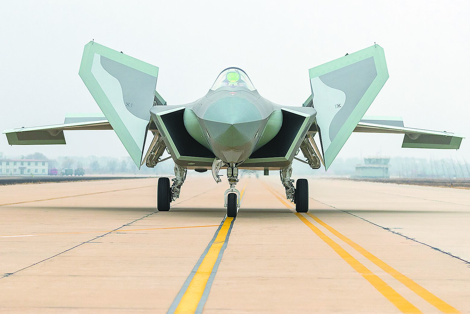 第15屆中國航展將於12到17日在珠海舉行,大陸殲-35A、殲-20(見圖)兩款隱型戰鬥機,將同場亮相。(新華社) 第15屆中國航展將於12到17日在珠海舉行,大陸殲-35A、殲-20(見圖)兩款隱型戰鬥機,將同場亮相。(新華社)