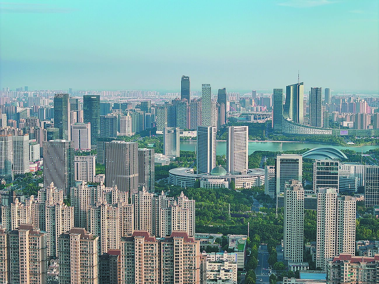 中信建投23日發布報告,預估大陸房價有望在2026年前後止跌回穩。圖為安徽合肥城市景觀。(中新社) image