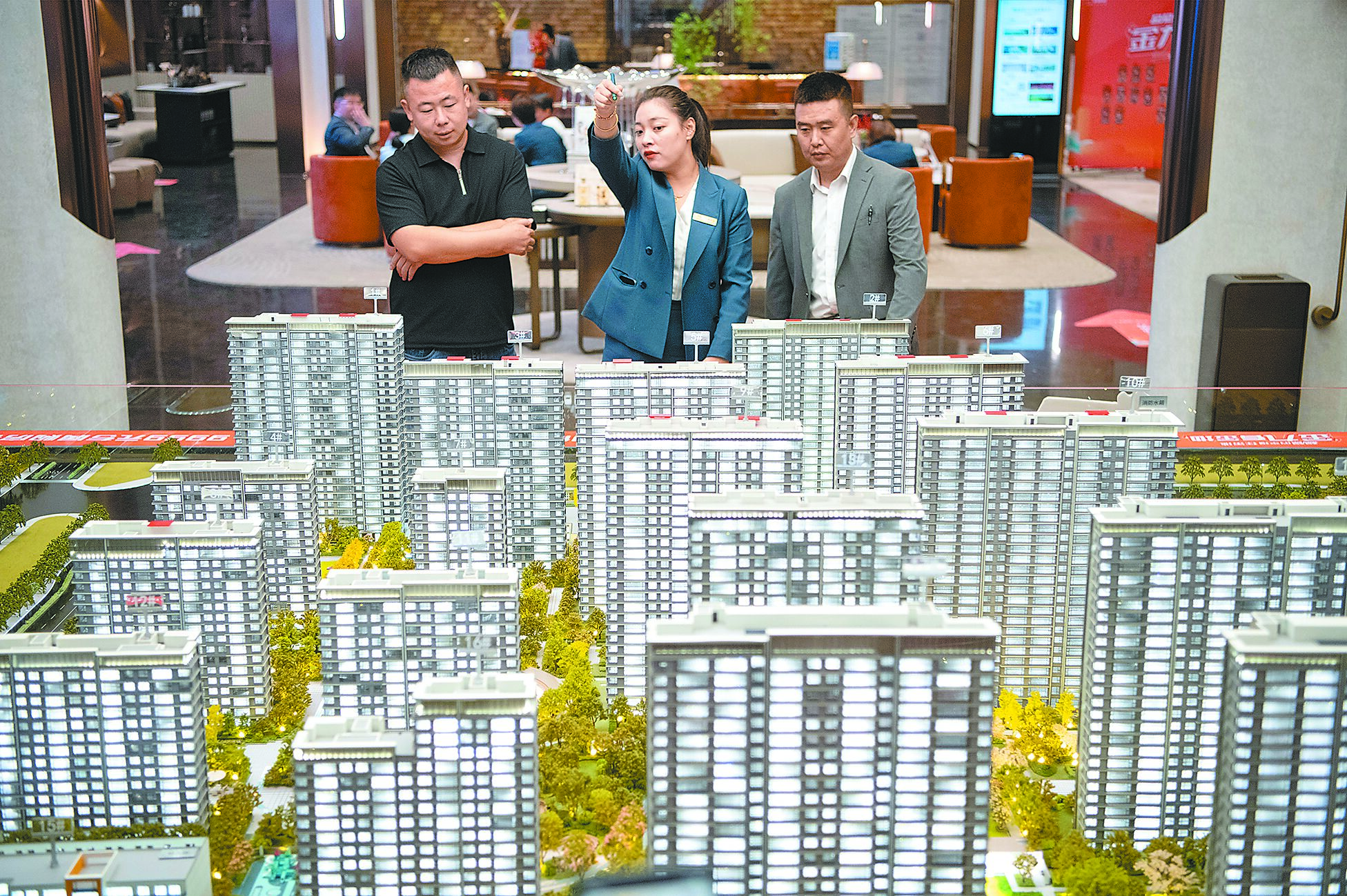 大陸國際經濟交流中心12月14日舉行「2024-2025中國經濟年會」,中共中央財經委員會辦公室副主任韓文秀表示,10月以來,房地產市場成交量與價格回升,市場信心有所恢復。(中新社) image