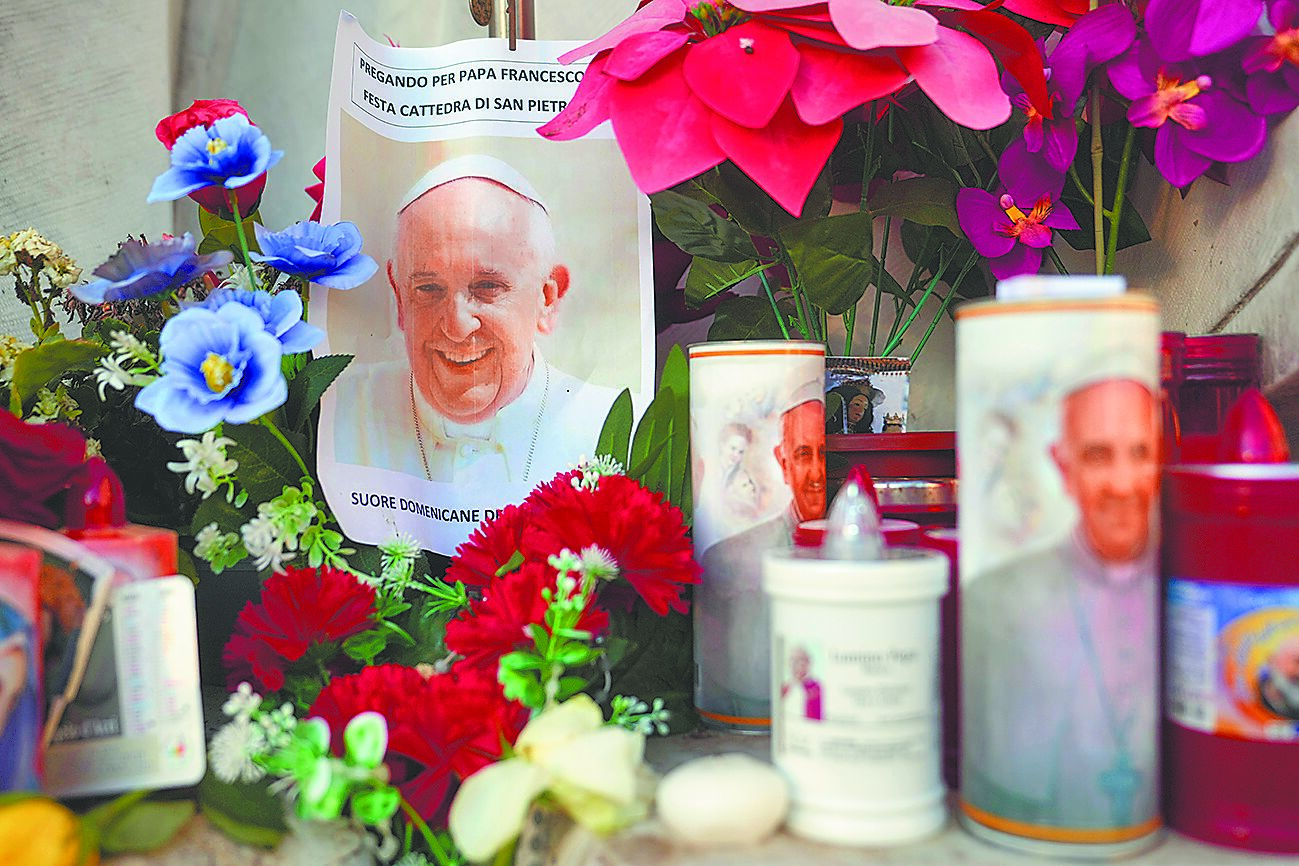 梵蒂岡22日證實,天主教教宗方濟各(Pope Francis)因肺部感染,健康狀況在過去24小時惡化,需要高流量氧氣治療和輸血。(美聯社) image