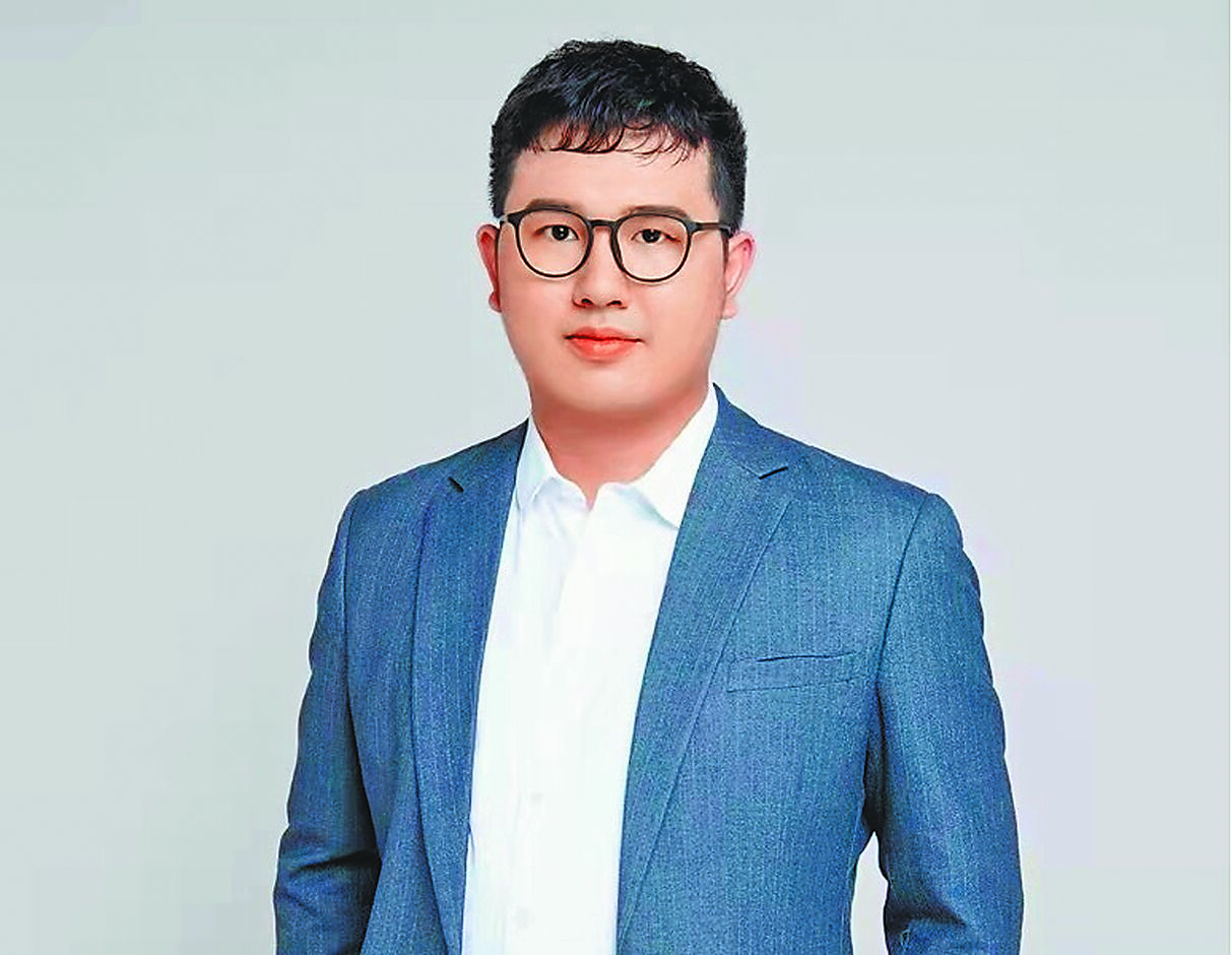 Manus創始人肖弘2015年從華中科技大學畢業後就開始創業。(摘自百度) image