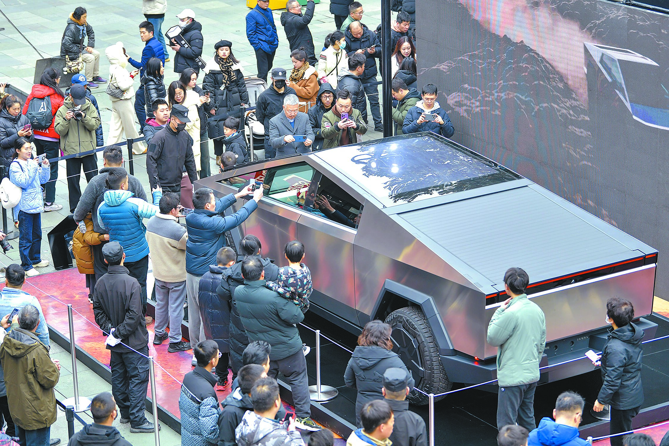 美國電動車龍頭特斯拉(Tesla)2月在全球各大主要市場銷量大幅下滑,與去年同期相比減少49%,月減幅度更達51%。(中新社) image