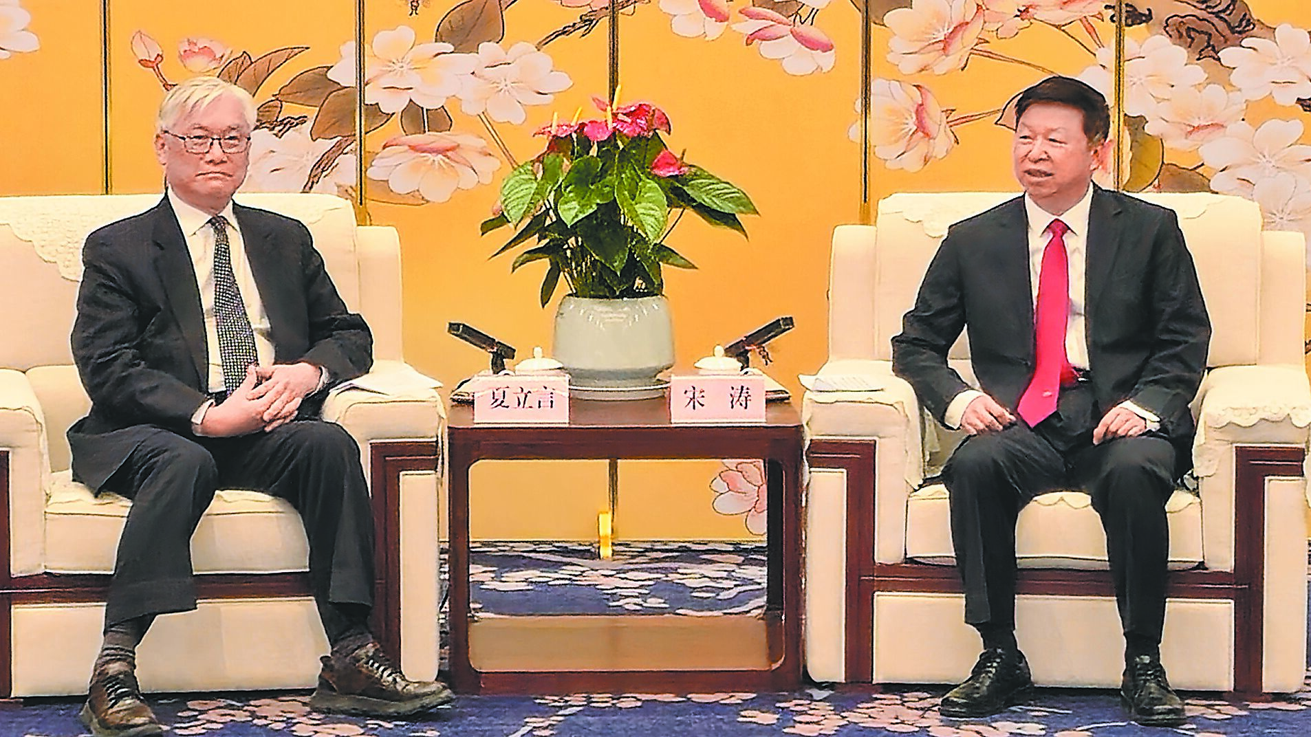 大陸國台辦主任宋濤2日下午在江蘇徐州會見中國國民黨副主席夏立言一行,強調兩岸是家人,不是敵人。(藍孝威攝) image