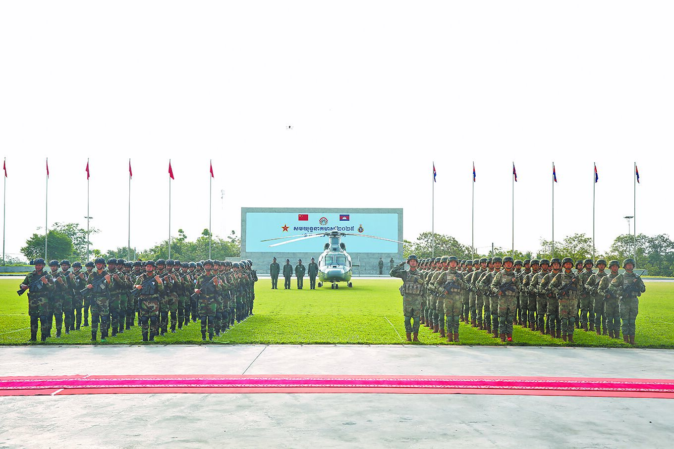 中柬「金龍-2025」聯合演習開始儀式,17日在柬埔寨磅清揚省王家軍憲兵訓練中心舉行。(中新社) image