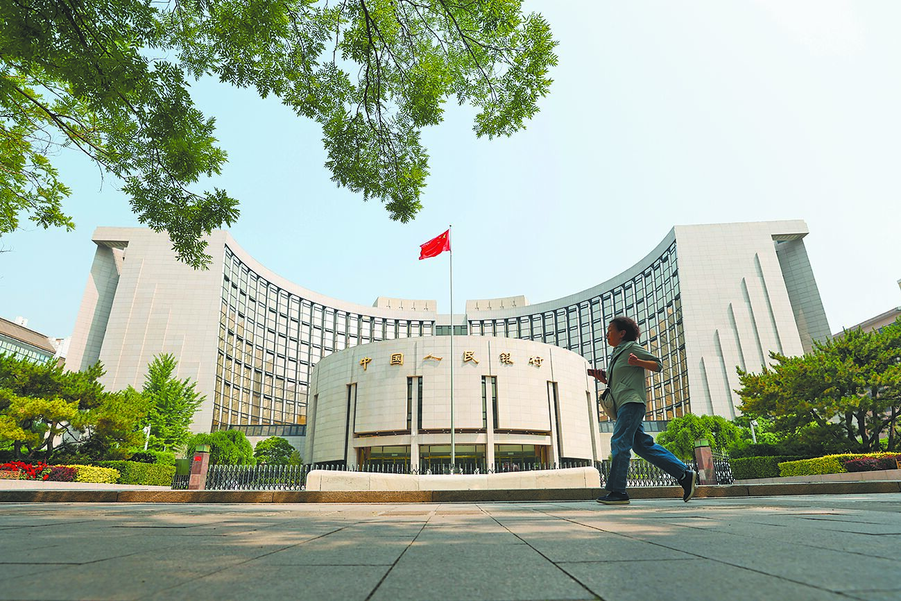 中國人民銀行授權全國銀行間同業拆借中心20日公布最新貸款市場報價利率,1年期為3.00%,5年期以上為3.50%,均較前期下調10個基點。(中新社) image