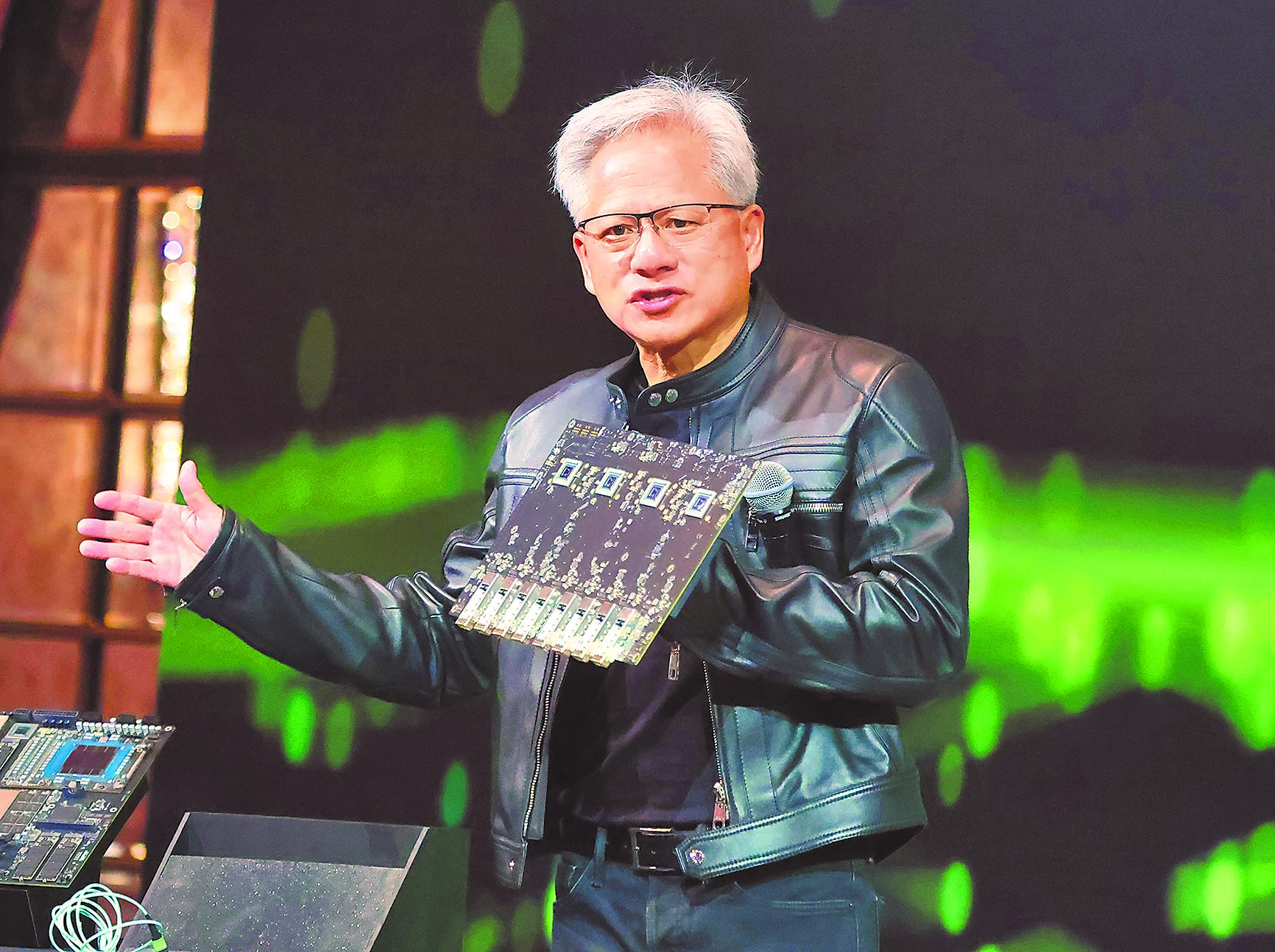 大陸大型科技企業已開始為沒有美國晶片製造商輝達的未來做準備,積極採用大陸國產晶片發展人工智慧。圖為輝達執行長黃仁勳。(本報資料照片) image