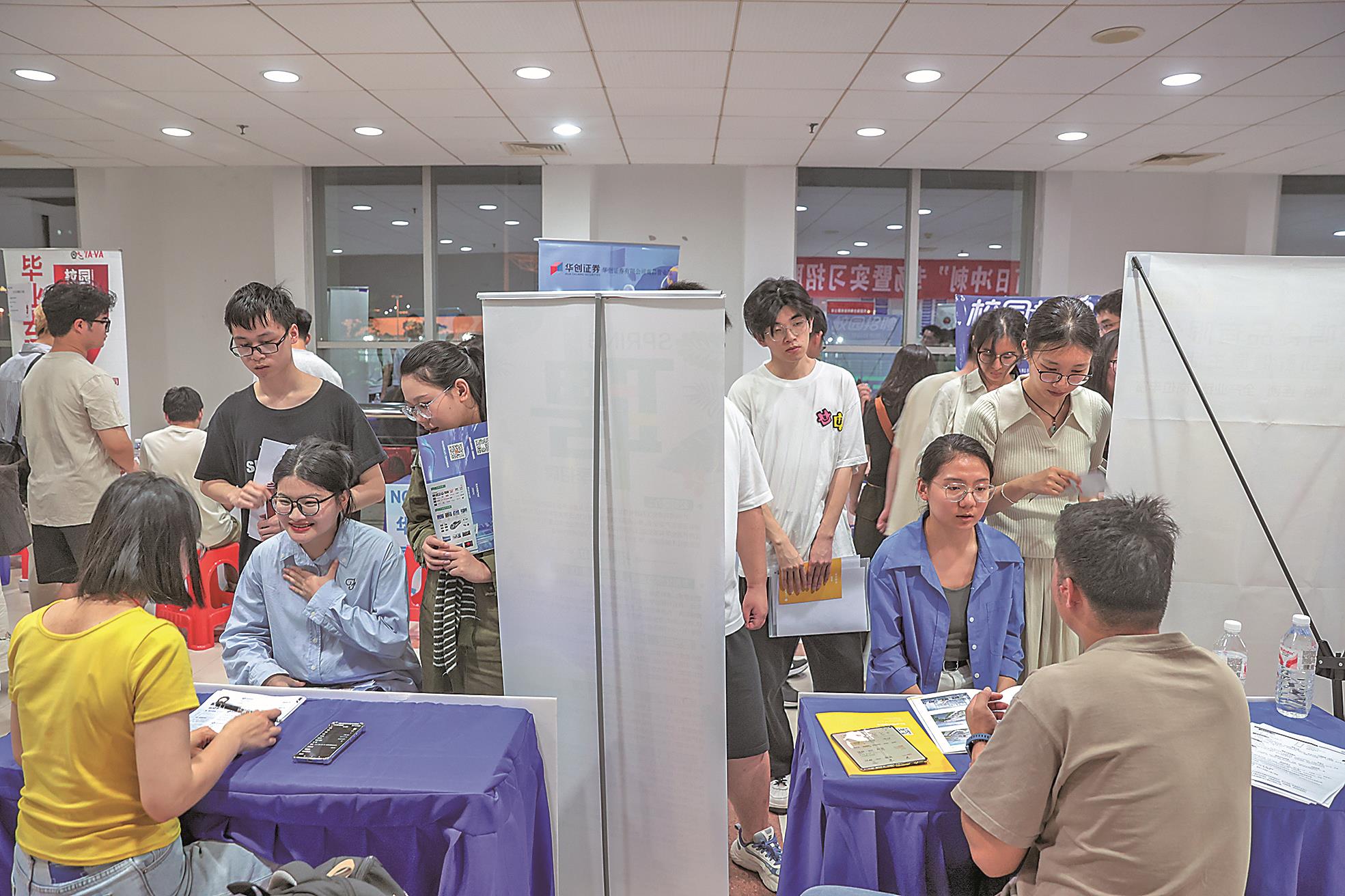 大陸國家發改委加力擴圍實施以工代賑,促進重點群體就業增收工作。(中新社) image