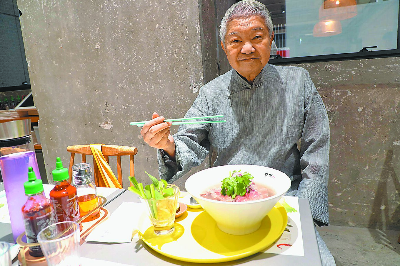 被譽為「香港四大才子」之一的蔡瀾25日逝世,享壽83歲。(中新社) image