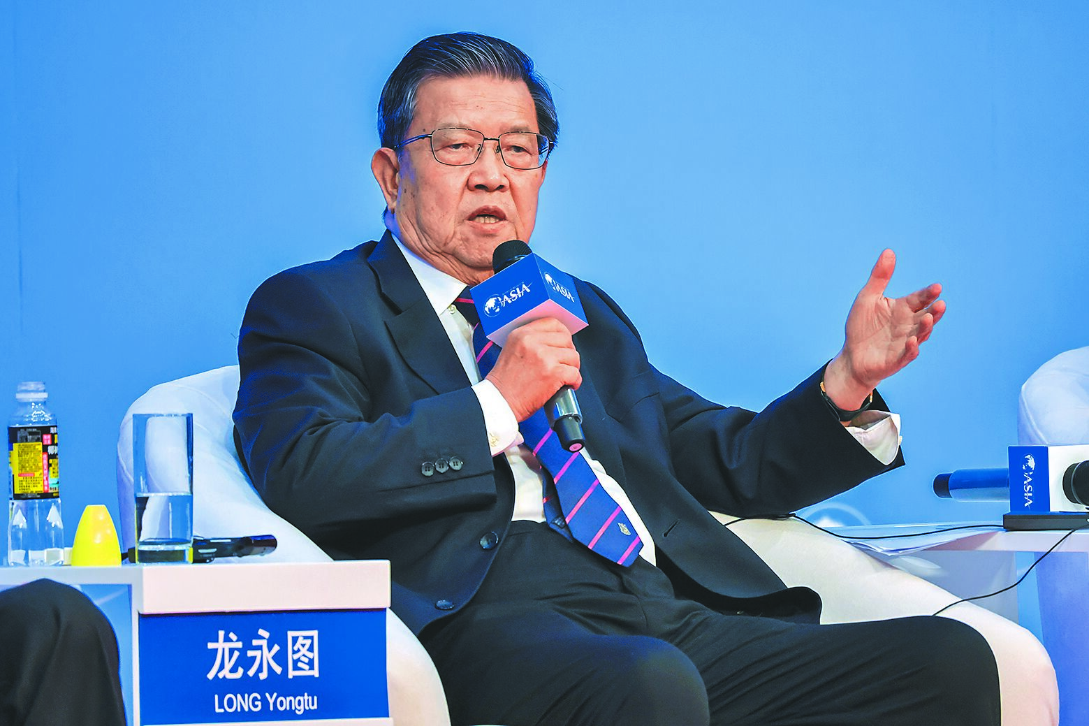 原中國外經貿部副部長、中國入世首席談判代表龍永圖表示,中美5月的日內瓦會談充分表明,過去美國一家獨大的霸權主義的時代正在結束。(中新社) image