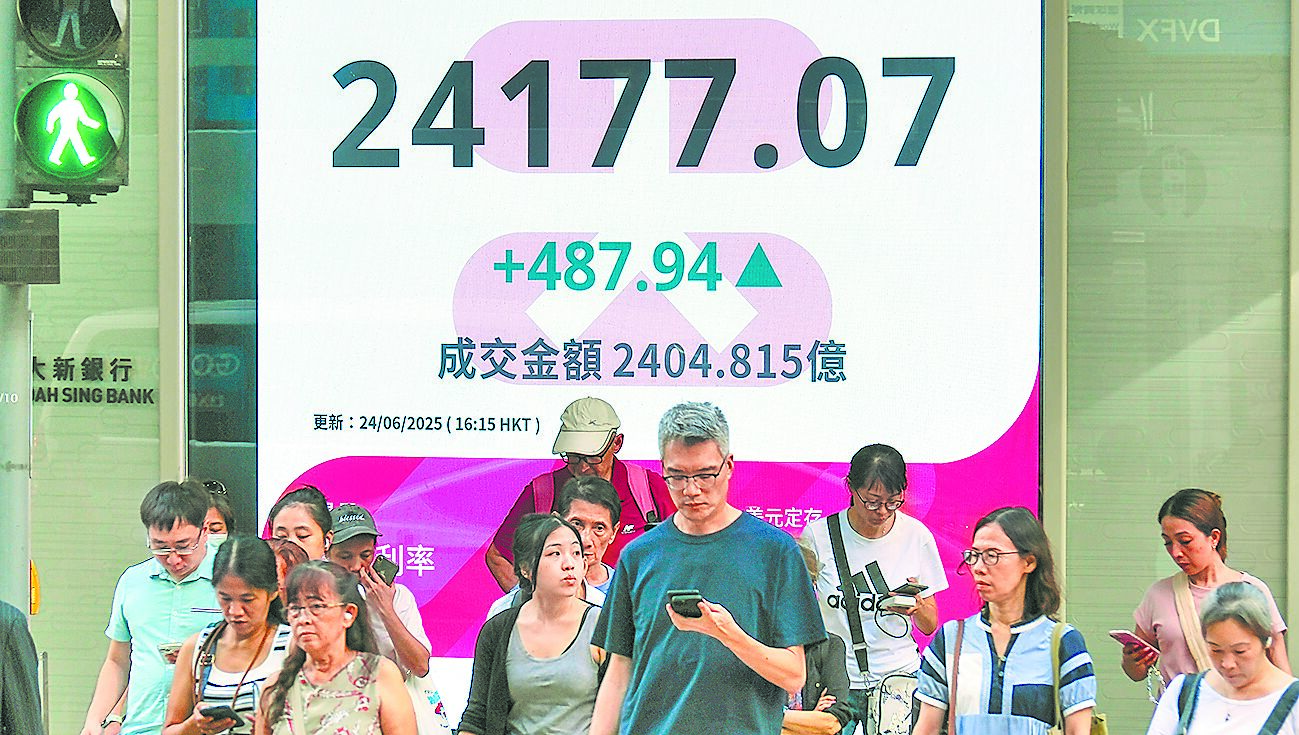 香港上半年IPO熱度大漲,據Wind數據顯示港交所已完成43宗首次公開募股(IPO)項目,較去年同期增加13家,目前仍有220家企業還在排隊。(中新社) image