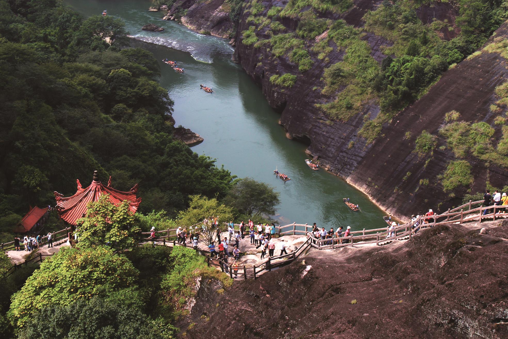 武夷山壯麗山水、悠久歷史與文化多樣性,使其成為當下最具代表性的研學旅行與文化交流熱點之一。(陳祖昌攝) 武夷山壯麗山水、悠久歷史與文化多樣性,使其成為當下最具代表性的研學旅行與文化交流熱點之一。(陳祖昌攝)