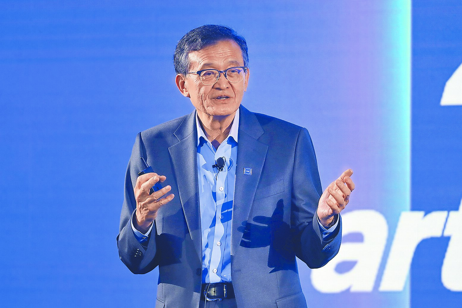 英特爾(Intel)內部矛盾持續升溫,有爆料稱公司高層對是否保留製造業務意見嚴重分歧,甚至傳出正在討論分拆代工業務。圖為英特爾執行長陳立武。(美聯社) image