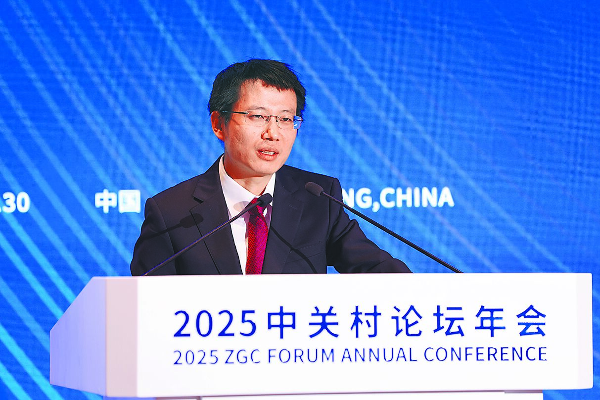 中國AI晶片龍頭寒武紀26日發布2025年上半年財報,營收暴增逾4300%,實現轉虧為盈。圖為寒武紀公司董事長兼總經理陳天石。(中新社) image