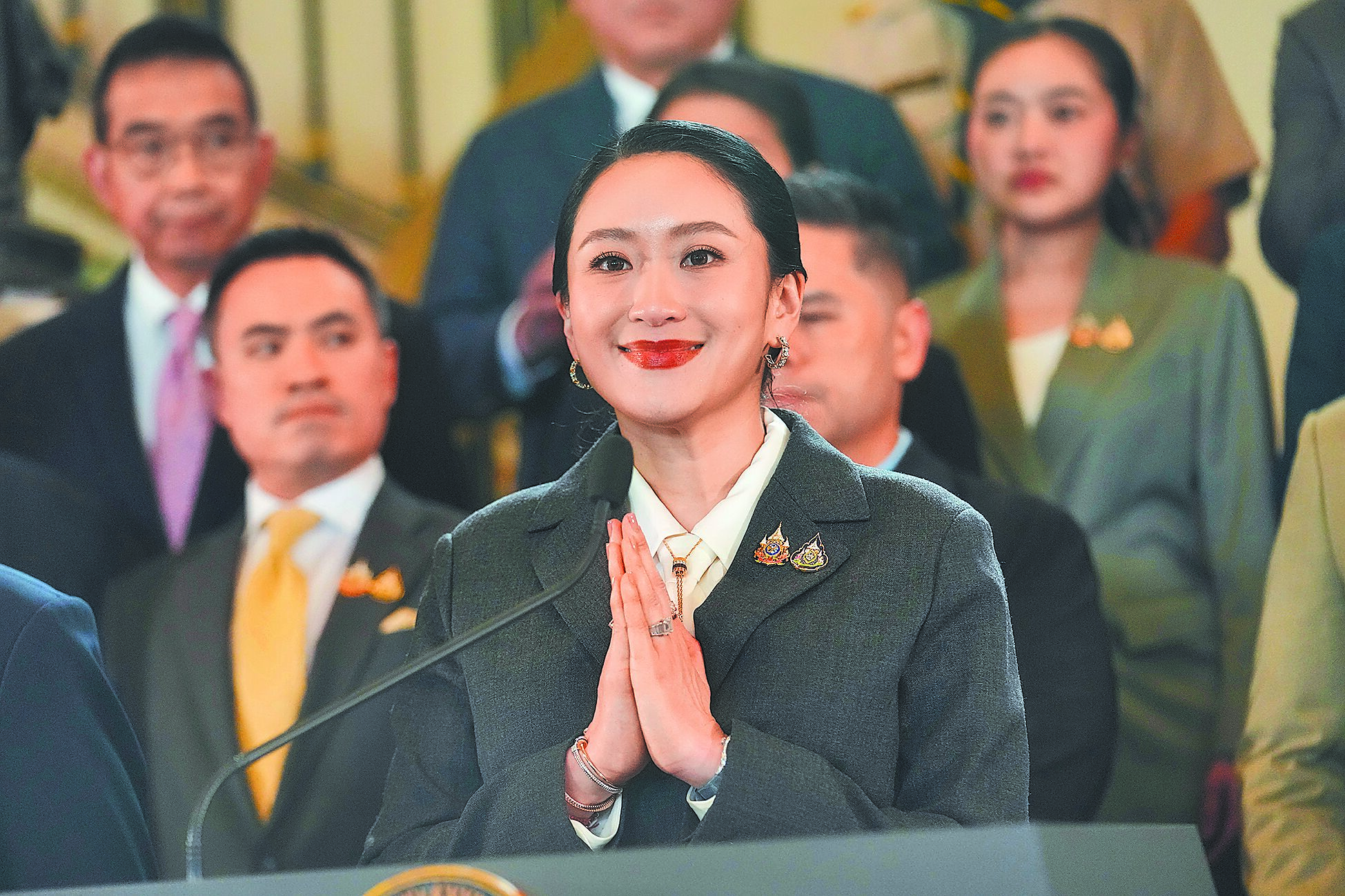 泰國前總理貝東丹被罷黜後,泰國權力真空引爆各方角力。 (美聯社) image