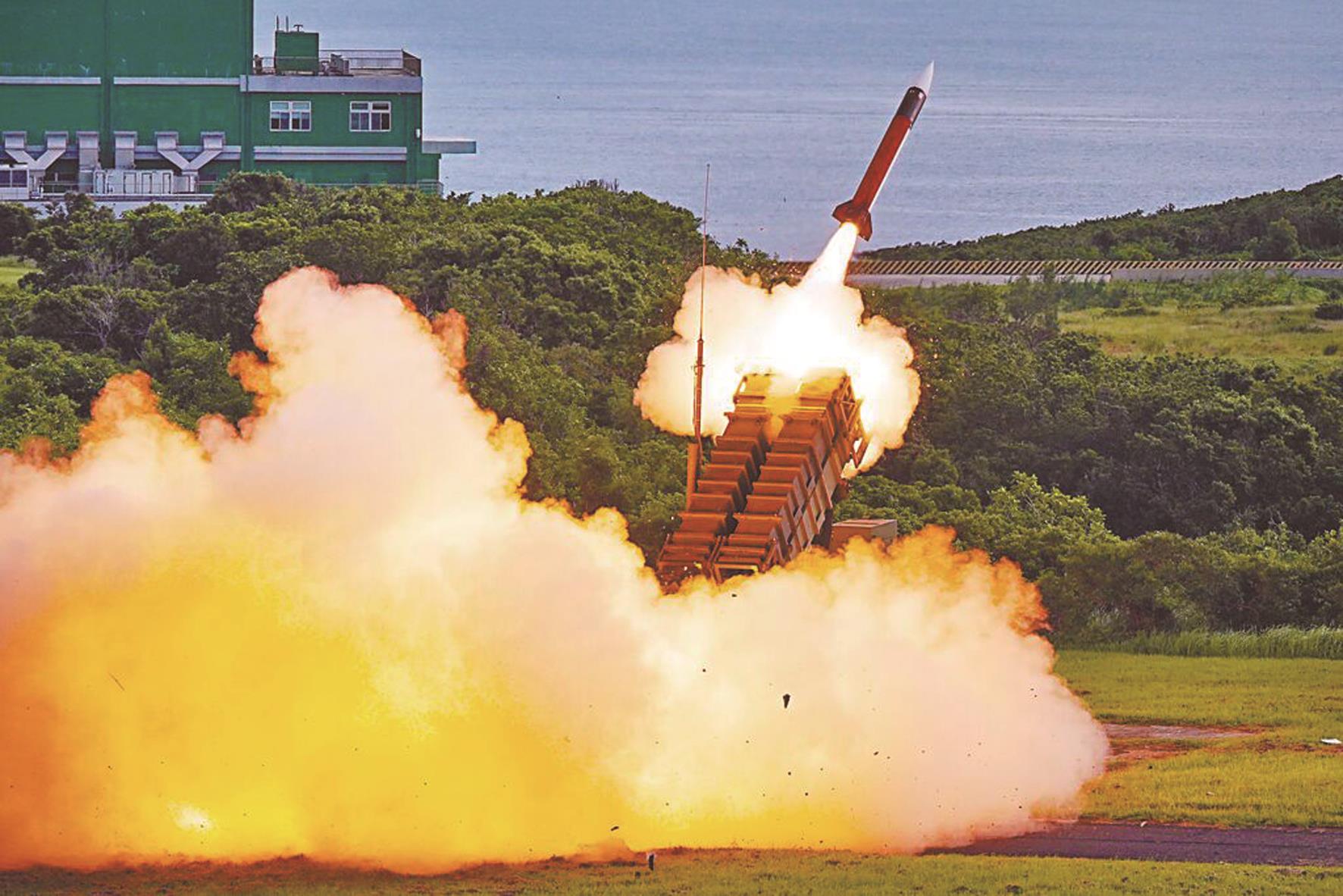 愛國者二型(PAC-2)防空飛彈發射情形。(本報資料照片) image