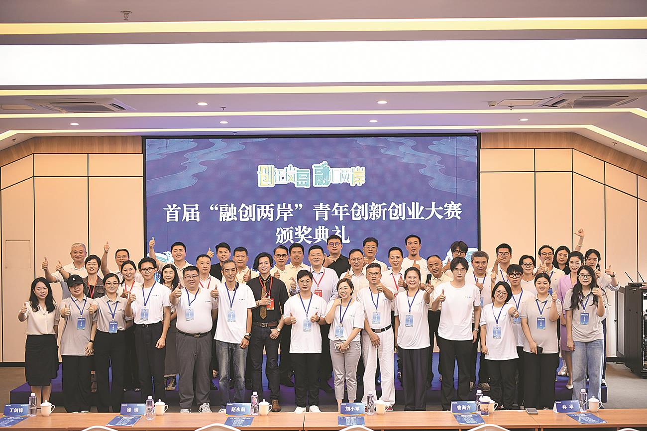 頒獎典禮合影。(陳祖昌攝) 頒獎典禮合影。(陳祖昌攝)