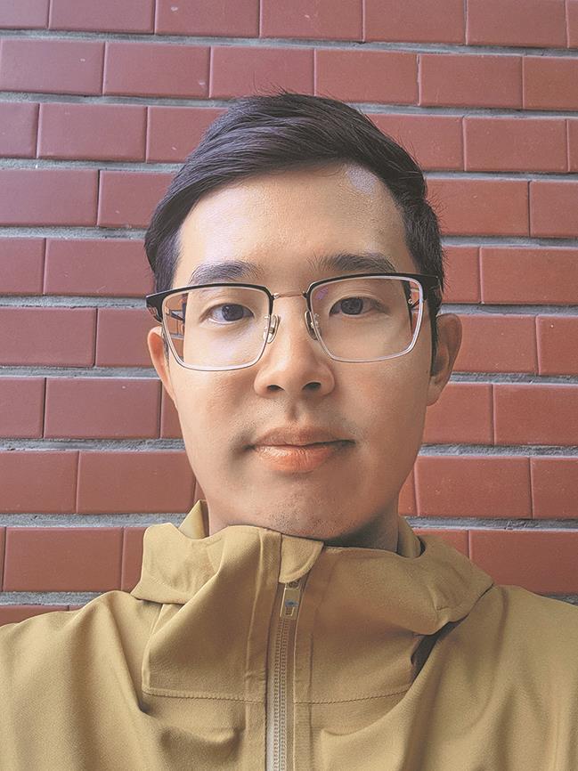 劉宇捷小檔案
國際局勢在變,「軍事已不是冷門,而是專門!」筆者從國中即開始接觸近代武器裝備,後又經志願役的洗禮,親身接觸許多戰車、戰機、船艦等重型載臺;之後,輾轉成為軍事記者並曾在軍武頻道服務,切身體會如何以更宏觀的角度觀察軍事。 劉宇捷小檔案
國際局勢在變,「軍事已不是冷門,而是專門!」筆者從國中即開始接觸近代武器裝備,後又經志願役的洗禮,親身接觸許多戰車、戰機、船艦等重型載臺;之後,輾轉成為軍事記者並曾在軍武頻道服務,切身體會如何以更宏觀的角度觀察軍事。