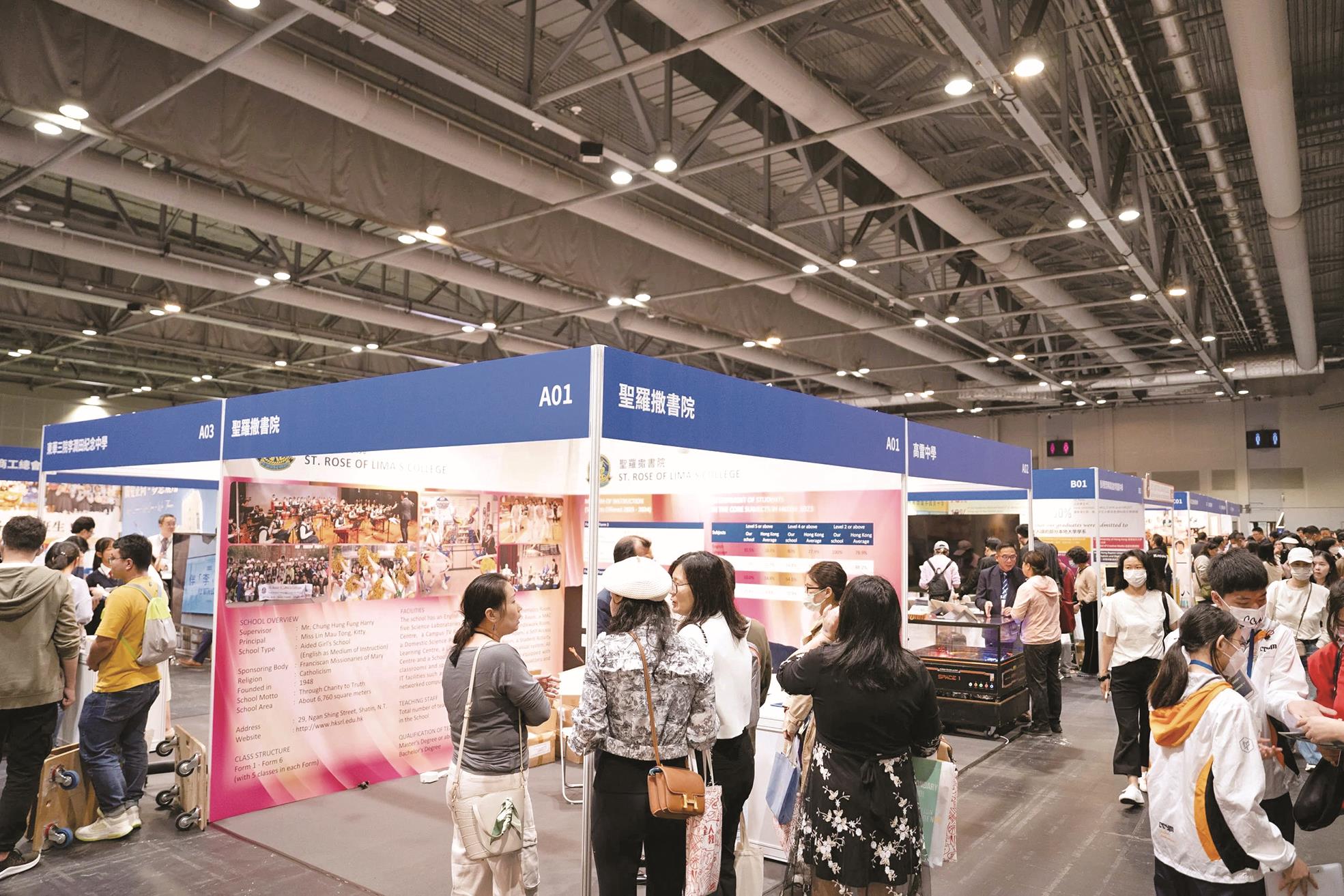 香港不少學校參與大灣區的教育展,讓大陸家庭進一步了解學校資訊。(《堅雜誌》提供) 香港不少學校參與大灣區的教育展,讓大陸家庭進一步了解學校資訊。(《堅雜誌》提供)