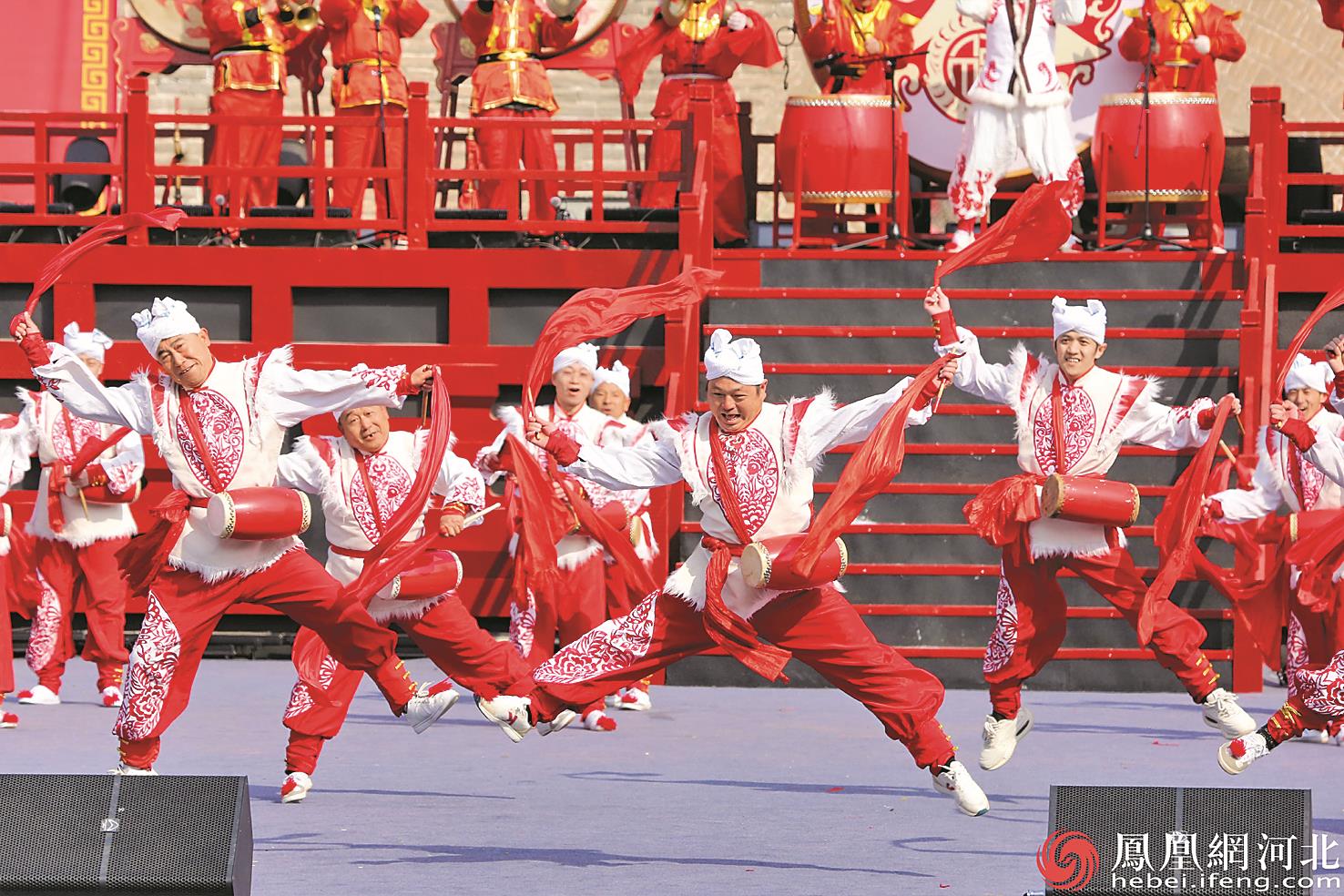 《安塞腰鼓》。(摘自鳳凰網) 《安塞腰鼓》。(摘自鳳凰網)