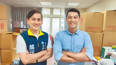 曾代表民眾黨參選上屆新北市立委選舉第7選區的吳達偉(右),日前上國民黨立委參選人、新北市議員葉元之(左)的直播節目,表態支持葉元之。(葉元之提供/王揚傑新北傳真) image