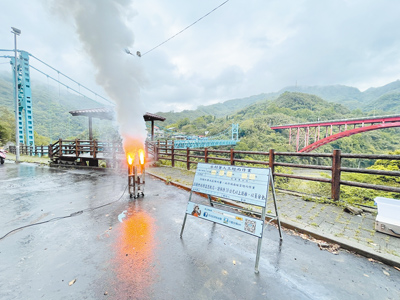 桃園市石門水庫8日蓄水率約26.7%,北區水資源分署把握春雨雲系上午抵達,在集水區實施今年第8次人工增雨作業。(北區水資源分署提供/蔡明亘桃園傳真) image