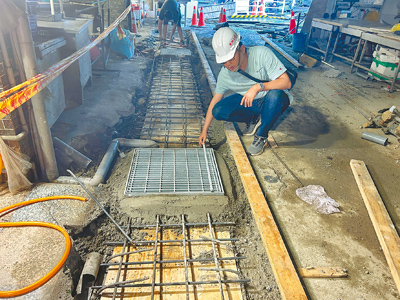 新竹市西門市場長期因有排放油汙與廢水,造成積淹水及市場環境髒亂等問題,市府日前斥440萬元改善,目前進度已達95%。(新竹市政府提供/王惠慧新竹傳真) image