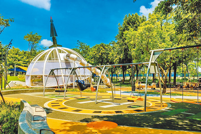 桃園龍潭運動公園緊鄰龍潭商圈,市府打造旗艦型共融式公園,納入公民參與以軍事為主題,目前完工進入驗收階段,預計11月啟用。(劉熒隆提供/呂筱蟬桃園傳真) image