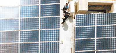 嘉義市環保局空拍巡查屋頂太陽能光電設備有無違規情形。(嘉市環保局提供/廖素慧嘉市傳真) image
