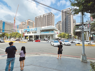 新竹市政府交通處委託顧問公司,改善慈雲路號誌控制策略,將周期從300秒降至240秒,經8月暑假、9月開學測試,縮減埔頂路、埔頂二路等候時間約60秒。(王惠慧攝) image