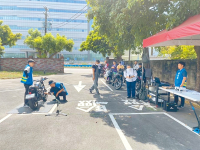 桃園市環保局提醒改裝排氣管的車主盡速申請排氣管認證。(桃園市環保局提供/姜霏桃園傳真) image