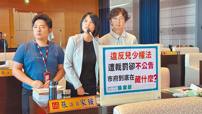 根據《兒少權法》規定,對兒童或少年有遺棄、虐待等行為者,主管機關可公布其姓名,台中市議員張家銨(中)質疑市府未落實公告機制。(張家銨提供/林欣儀台中傳真) image