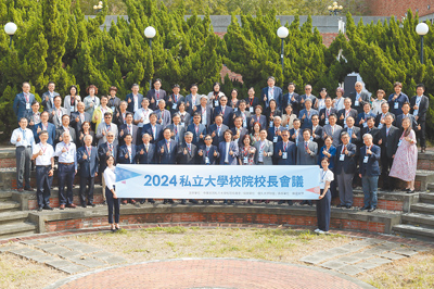 私立大學校院協進會5日在靜宜大學舉行私校校長會議,全台31所私立大學校長、副校長齊聚。(李京昇攝) image