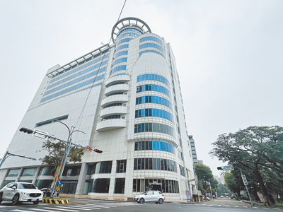 台南市東區原德安百貨,閒置2年多,確定將有新的百貨商場進駐,預計明年10月開幕。(曹婷婷攝) image