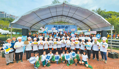中市社區營造遍地開花、各有特色,中市文化局舉辦「社造辦桌」16日在北屯區的四張犁公園,結合辦桌文化展現各社區的社造成果。(中市文化局提供/潘虹恩台中傳真) image