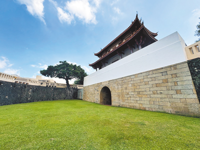 明年為府城建城300年,台南市政府文化局與民間都將籌辦相關活動,其中大南門城預計將舉辦音樂會。(曹婷婷攝) image