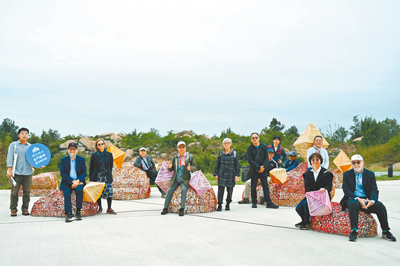 台美藝術專家學者一行18人赴金門交流,參訪「國際海洋藝術季」各作品景點,盼透過藝術交流,讓金門深厚的人文藝術底蘊及觀光資源躍上國際舞台。(金門縣政府提供/于家麒金門傳真) image