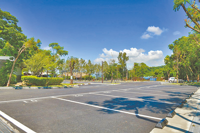 台南市白河區嶺頂公園停車場,過去因大客車入場迴轉,造成小客車停車或行駛受阻,今年西拉雅風管處做改善,並增加24個停車格位。(西拉雅國家風景區管理處提供/張毓翎台南傳真) image