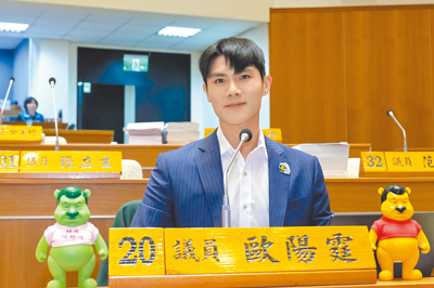 新竹縣議員歐陽霆以桃園等縣市對同志家庭收養新生兒有補助,認新竹縣應跟上腳步實施。(羅浚濱攝) image