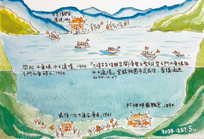 桃園市副市長蘇俊賓表示,大溪百吉復興宮開漳聖王慶典暨石門水庫媽祖水上遶境不因石門水庫興建而消逝,反而堅持當年遶境傳統,60年前起,將水庫底下的遶境路徑,藉由船筏、遊艇重現在湖面上,他也用繪畫還原歷史。(摘自蘇俊賓臉書/賴佑維桃園傳真) image