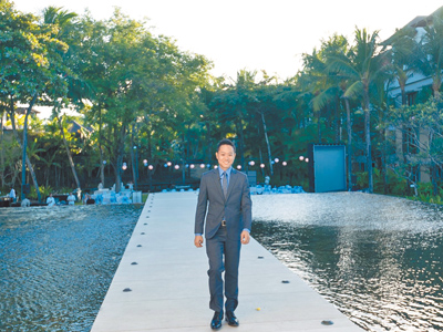 新北地檢署檢察官何克凡任職13年,在任期間經驗豐富,要辭職改披白袍的消息一出讓同事直呼可惜,但他認為,律師只是用不同的角度實現正義。(何克凡提供/柯毓庭新北傳真) image