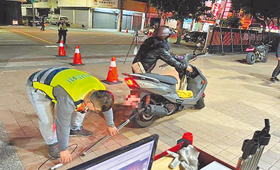 機車改管修法緩衝期已過,台中市2025年已開罰126件。(民眾提供/寶智華台中傳真) image