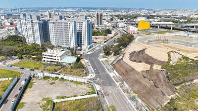 台中巨蛋重要聯外道路崇德19路延伸工程,目前進入收尾階段,預計4月完工啟用。(台中市府建設局提供/陳淑娥台中傳真) image