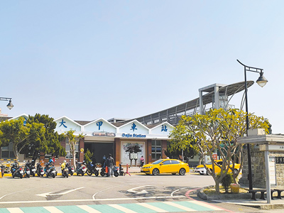 台中海線鐵路雙軌高架化計畫,台鐵局大甲火車站到沙鹿站總長10.9公里,將採高架雙軌設計。(李京昇攝) image