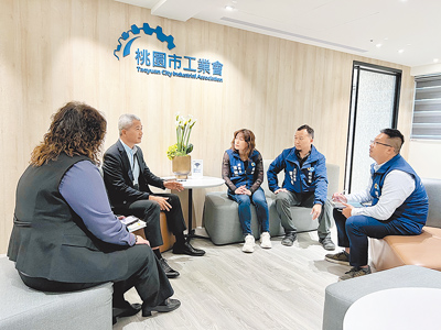 桃園市經發局因應關稅衝擊,密集拜會桃園工商團體,了解業者掌握的初步評估。(經發局提供/蔡依珍桃園傳真) image