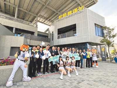 台南市政府爭取中央補助斥資1.6億元打造和順轉運站,15日正式啟用,未來將結合賽事及觀光經濟,帶動地方發展。(洪榮志攝) image